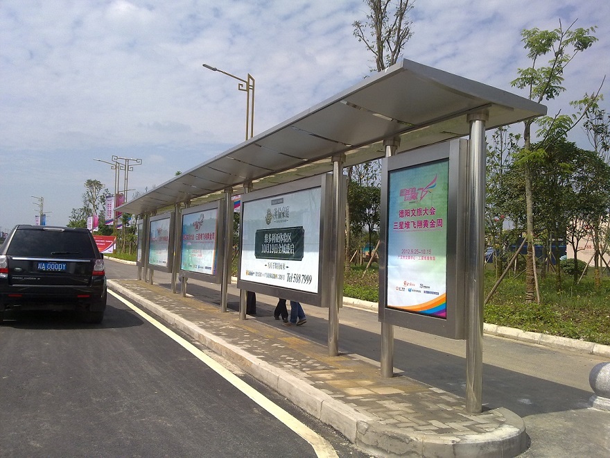 四川省廣漢市不銹鋼公交站臺修建完成