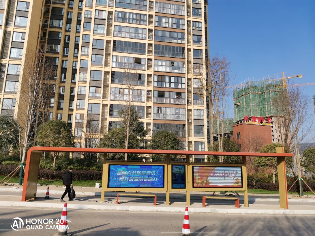 四川巴中智能公交站臺安裝調(diào)試完成