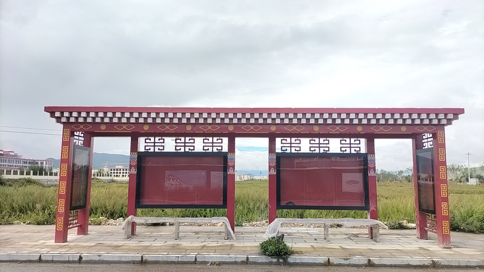 香格里拉公交候車亭